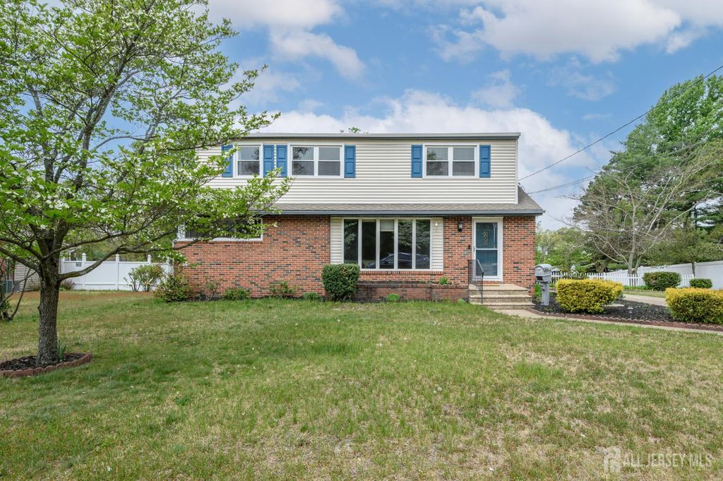 6 Sunset Dr, Voorhees, NJ