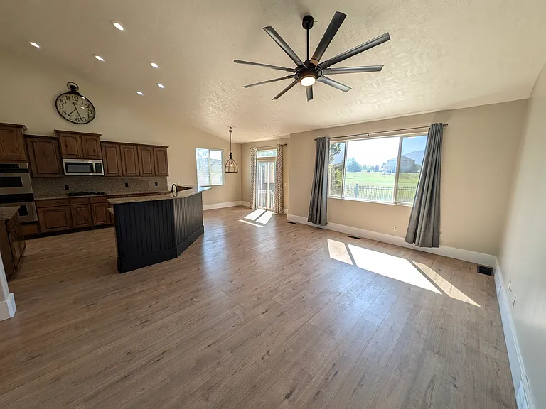 8743 N Franklin Dr — Photo 24