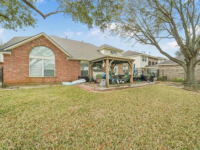 2103 Blue Water Bay Dr — Photo 43