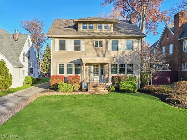1065 Kenneth Dr, Lakewood, OH 44107