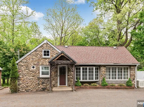 157 Chestnut Ridge Rd, Montvale, NJ 07645