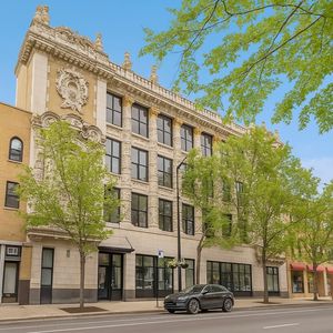 1635 W Belmont Ave APT 605, Chicago, IL, 60657