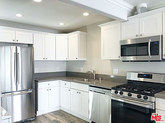 5th image of 330 W Valencia Ave APT B