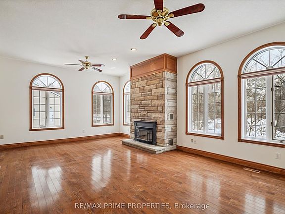 2nd image of 3016 Cole Rd