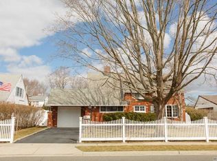 81 Spindle Rd, Hicksville, NY 11801