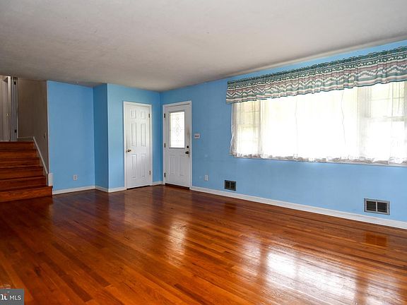 3rd image of 9205 Wellington Ct