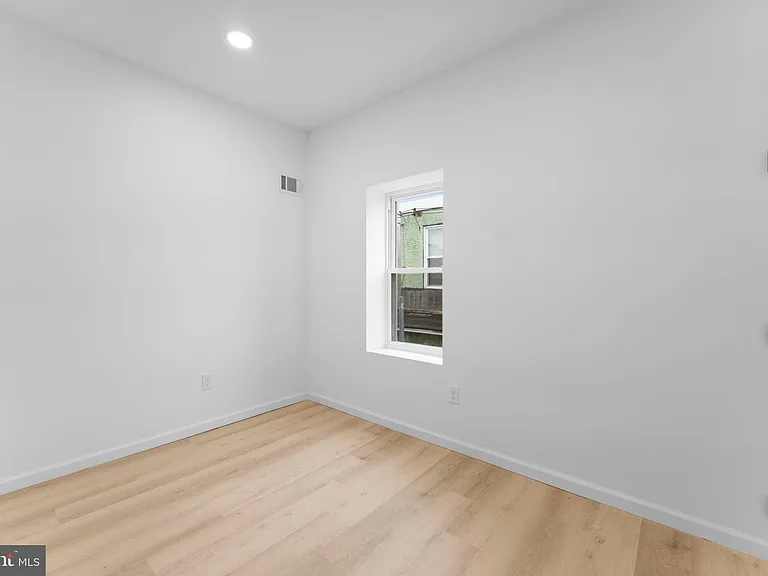 2600 S 7th St — Photo 9