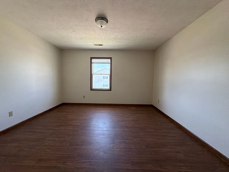 209 Stonewall Ct — Photo 12