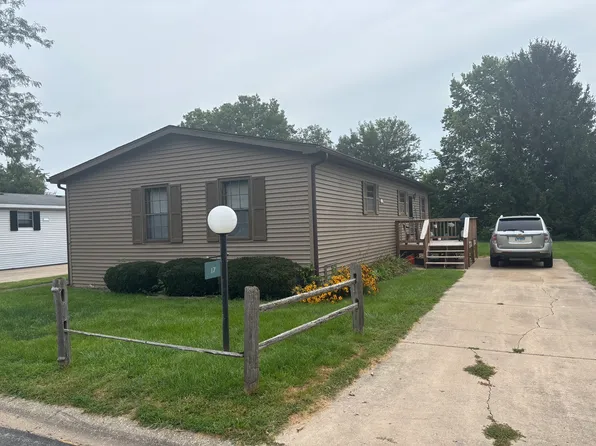 17 Cedar Ln, Sandwich, IL 60548