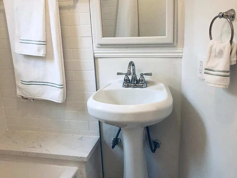 4261 Fountain Ave — Photo 9