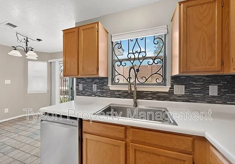 1409 Stoneway Dr NW — Photo 9