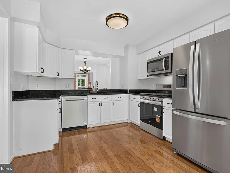 7259 Worsley Way — Photo 9