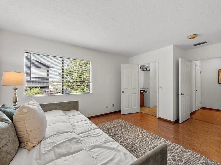 Ivan Hill Ter — Photo 30