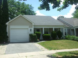 1260 Huntington Dr, Mundelein, IL 60060