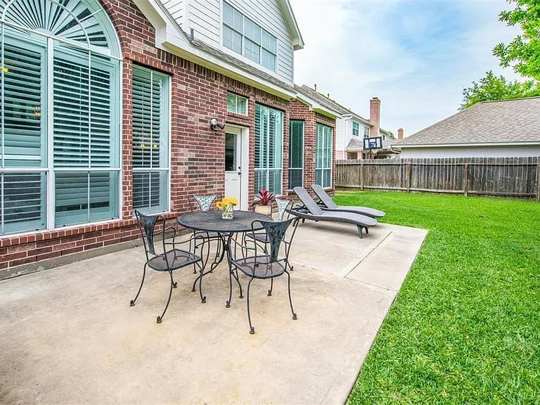 2211 Merrill Hills Cir — Photo 24