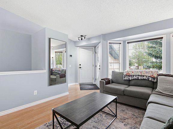 2nd image of 257 Rainbow Cres