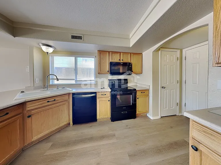 4051 N Orleans St — Photo 3