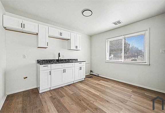 5th image of 14161 Conover Pl