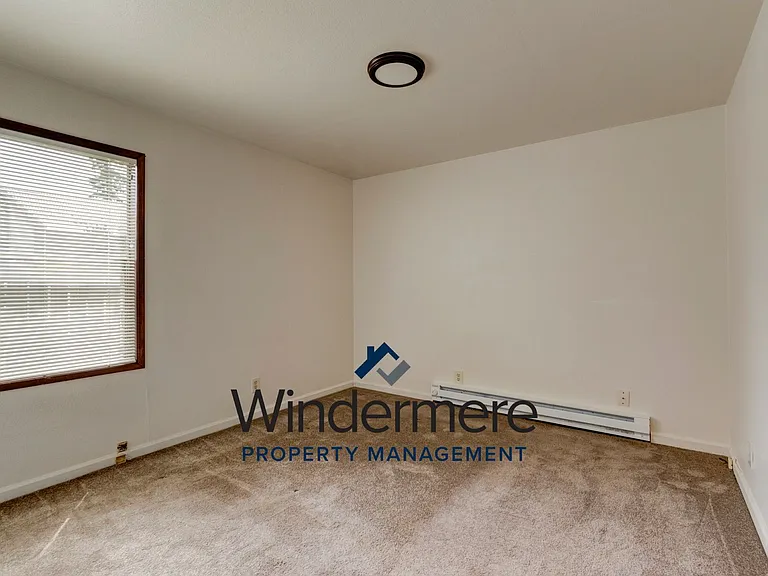 M1548: 865 N Oak Harbor St — Photo 10