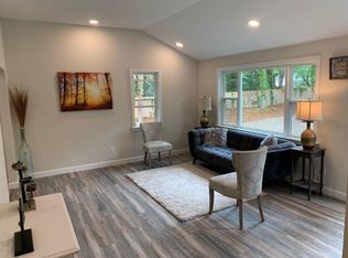 99 Oakview Ter, Hyannis, MA 02601