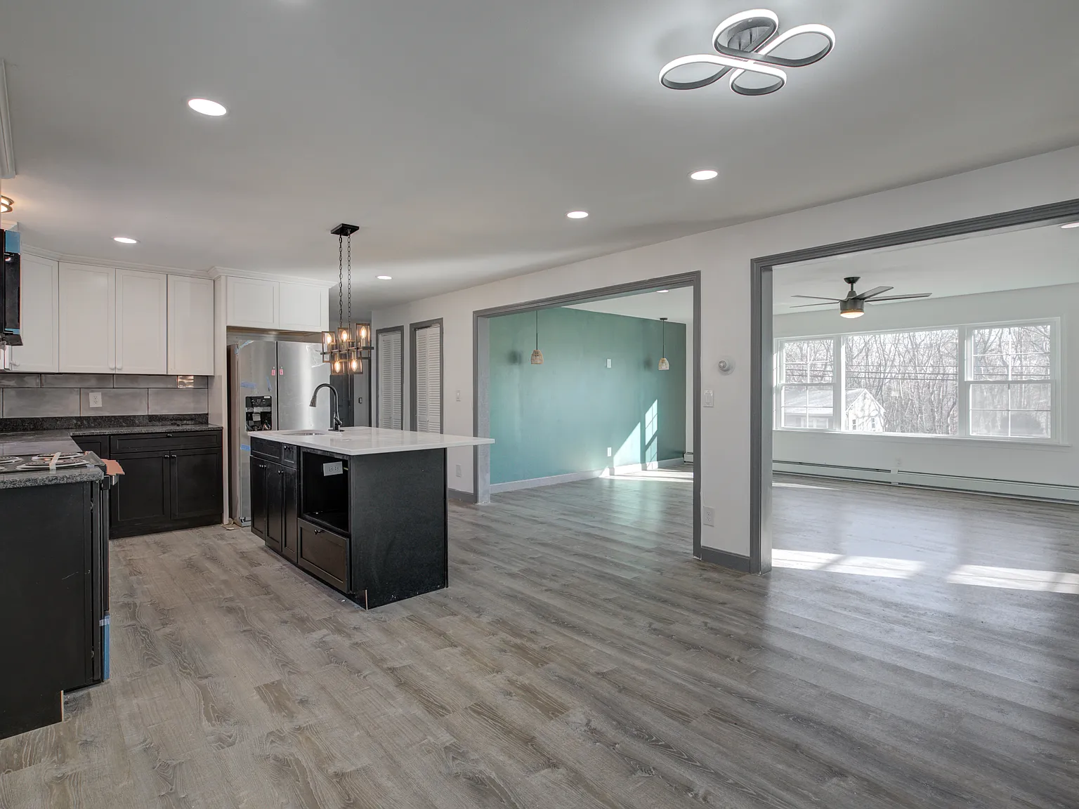 3 bed, 1892 sqft, $3,500 — Photo 2