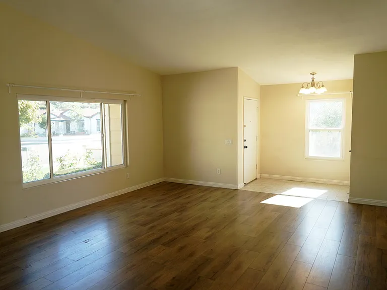 24427 Goldpoint Pl — Photo 3