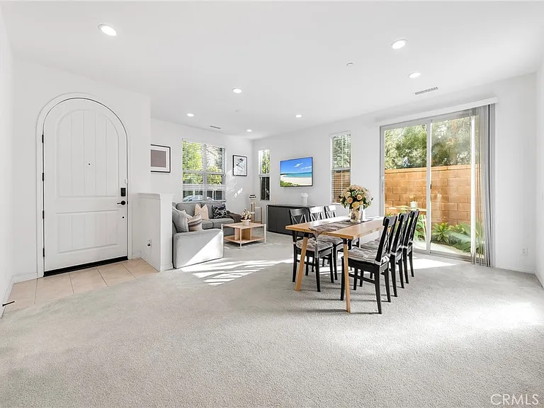 117 Henson — Photo 5