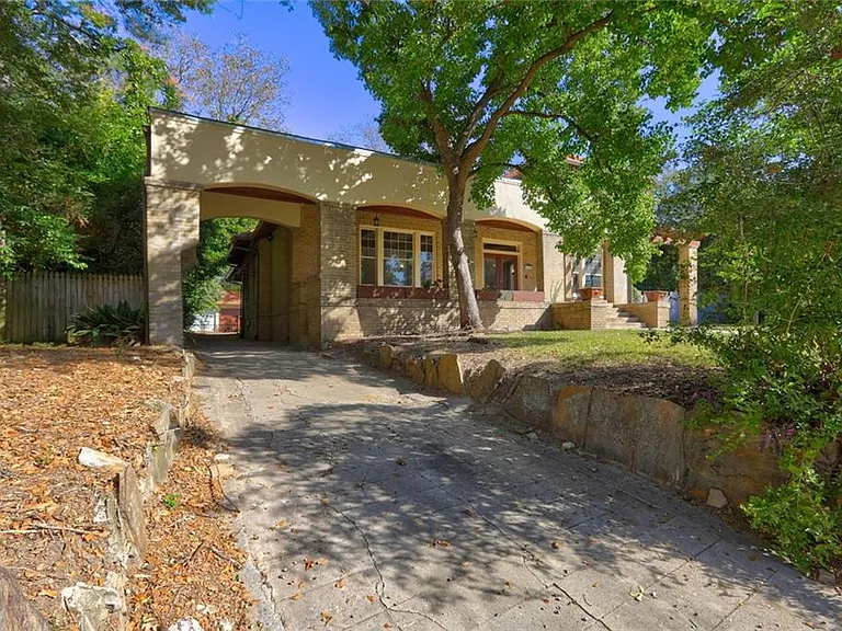 2733 Hillcrest Ave — Photo 5
