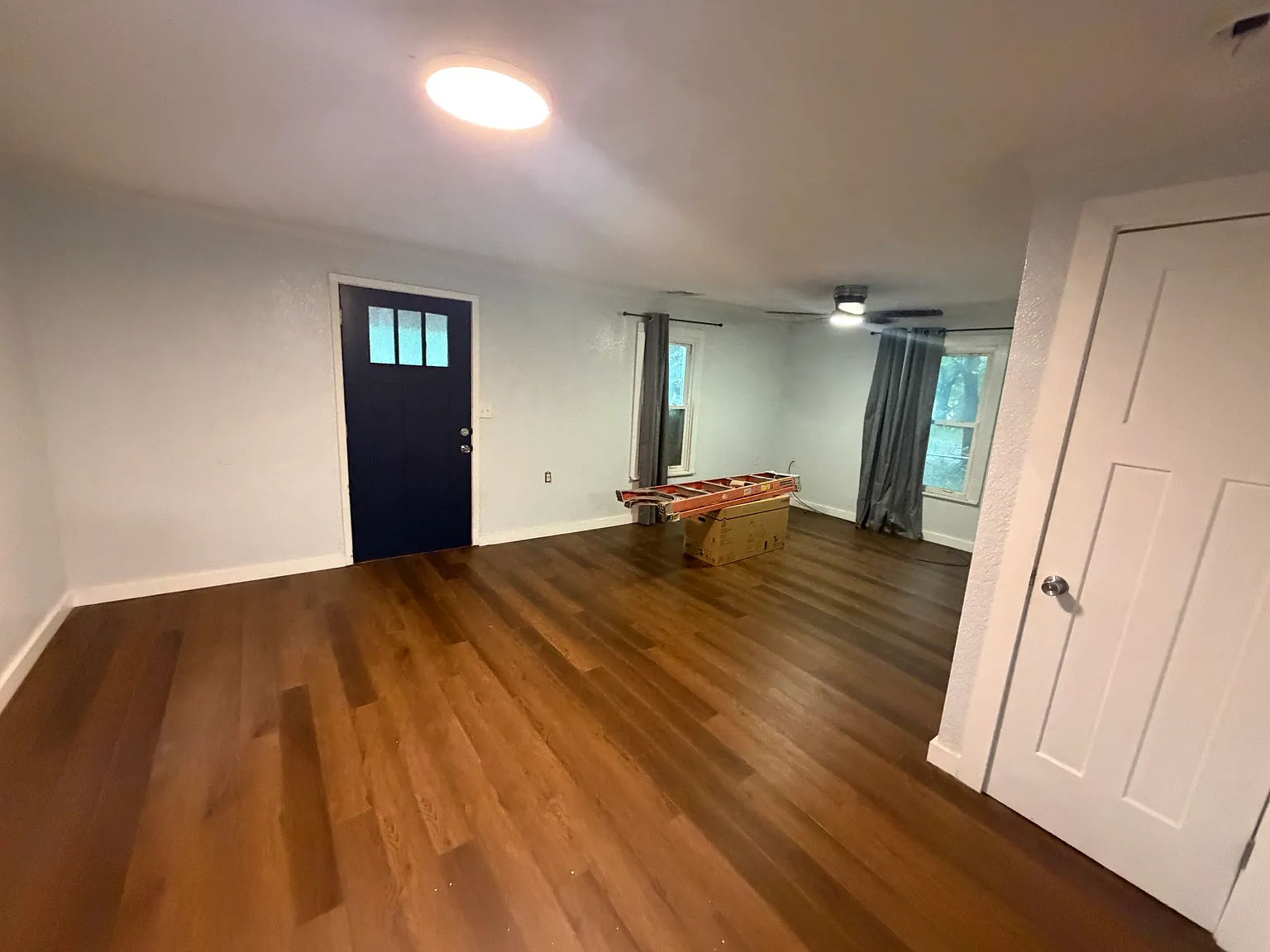 3 bed, 1.5 bath, 1100 sqft, $1,600 — Photo 3