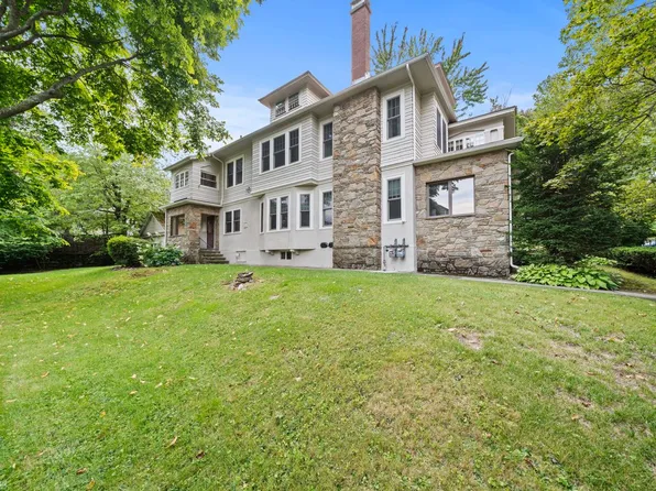 11 Roseland Rd, Worcester, MA
