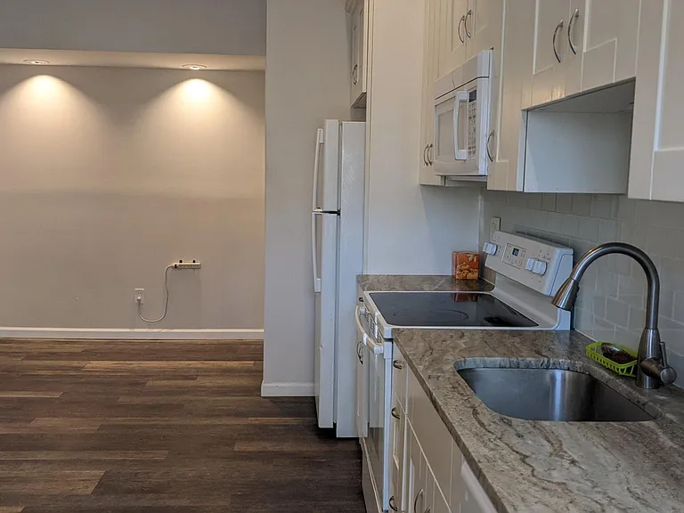 1021 Main St #B — Photo 5