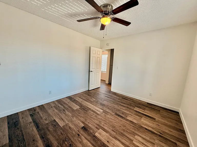 4531 Kansas St — Photo 13