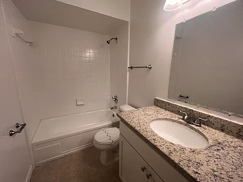 5th image of 5487 Park Vale Blvd