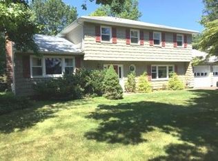 34 Beacon Hill Dr, East Brunswick, NJ 08816