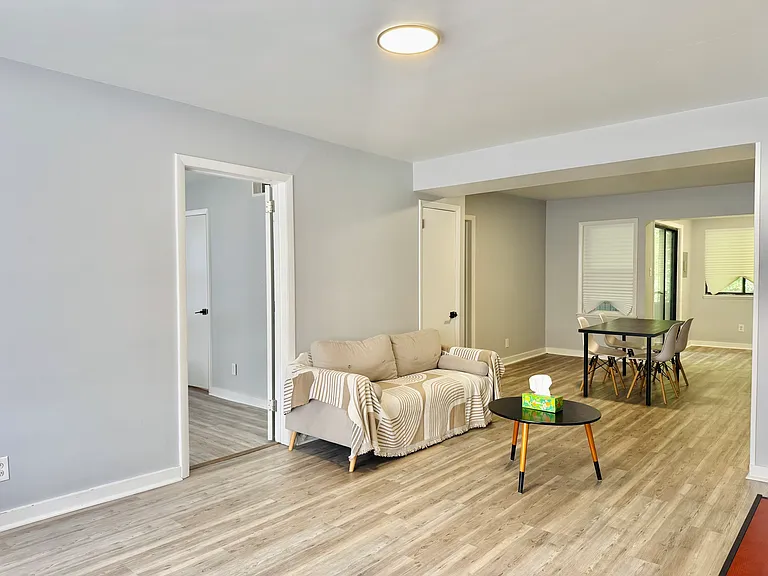 5737 Hobart St #5 — Photo 27