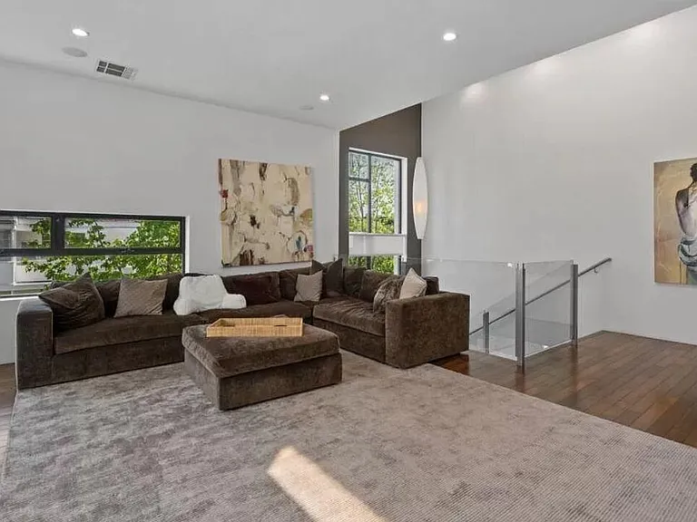 800 N Harper Ave — Photo 7