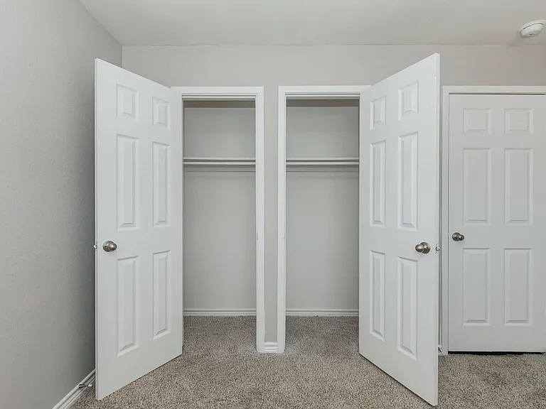 REGENCY PLACE APARTMENTS — Photo 5