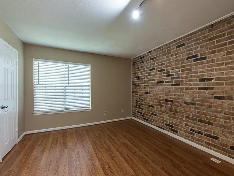 12 Hyde Park Blvd #6 — Photo 14