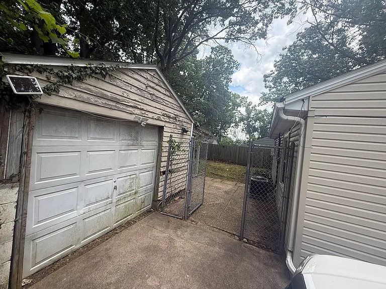 129 The Brooklands Ave — Photo 15