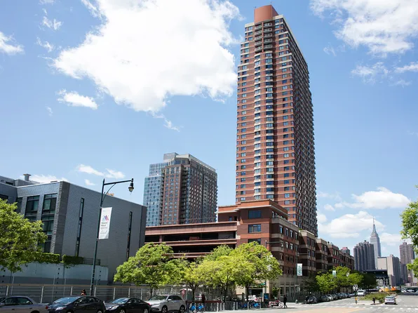 4-74 48th Avenue image 17 of 28