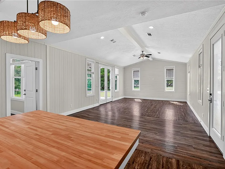 5444 Raymond Stotzer Pkwy — Photo 6