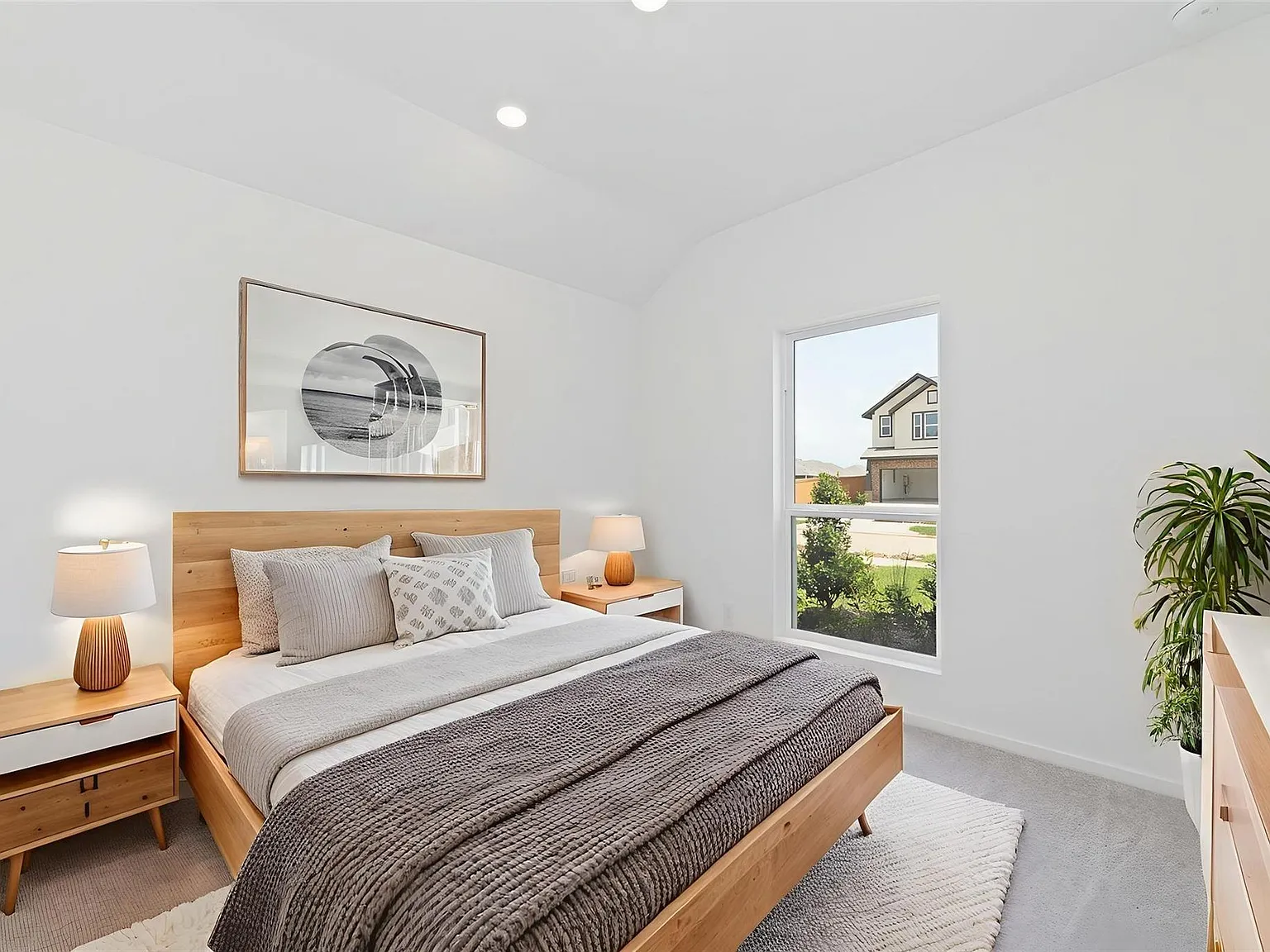3 bed, 2.0 bath, 1600 sqft, $2,300 — Photo 4