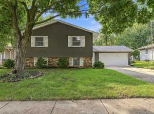 3330 Fairview Dr, Bettendorf, IA 52722