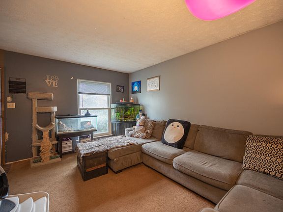 4th image of 33 Birchwood Dr