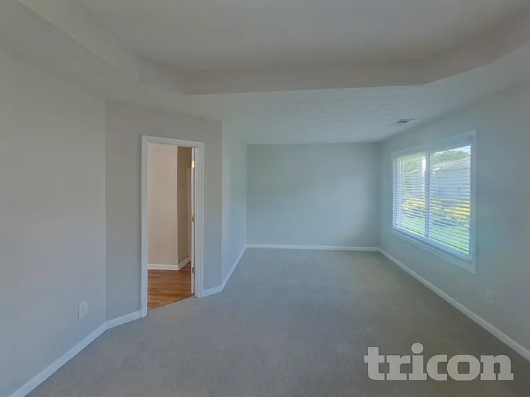 1916 Hillspring Ln — Photo 9