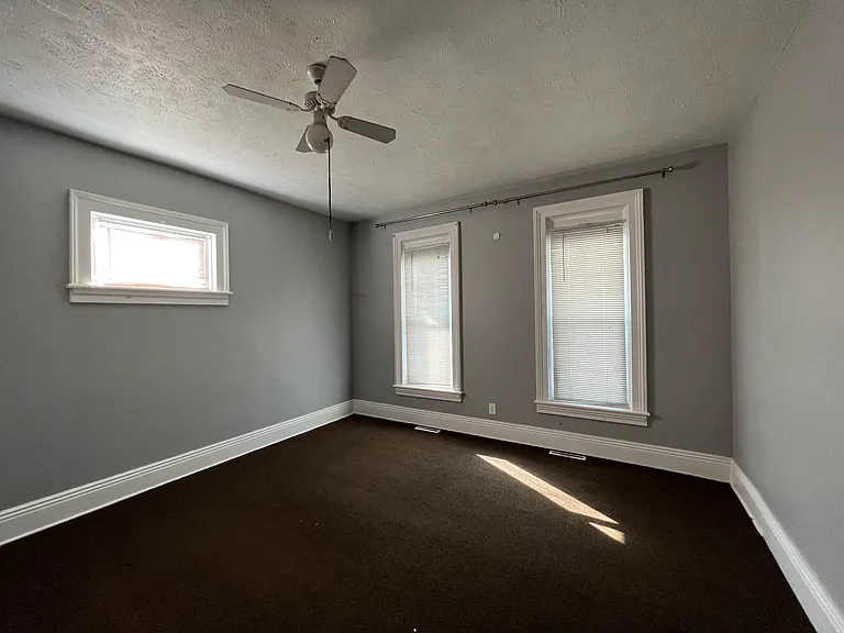 145 E 21st St #1 — Photo 4