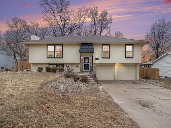 14233 Woolworth Cir, Omaha, NE 68144