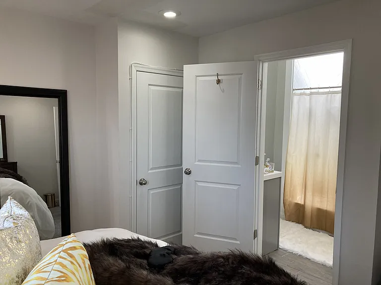 Main bathroom.