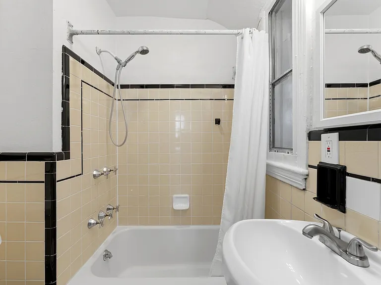 186 Waterman St #7 — Photo 8