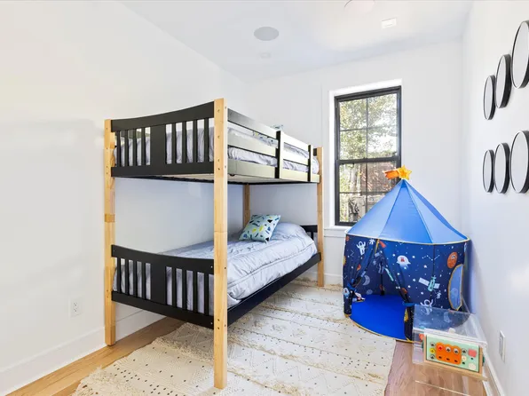 1109 Hancock Street image 17 of 20